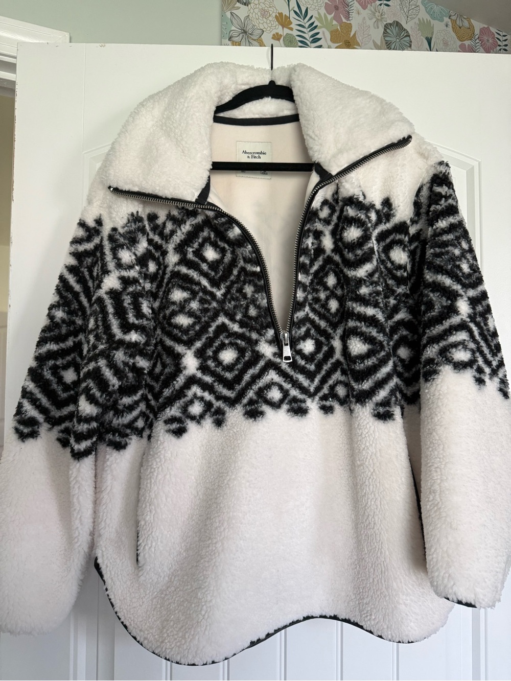 Abercrombie & Fitch White Sherpa Pullover with Black Geo Pattern
